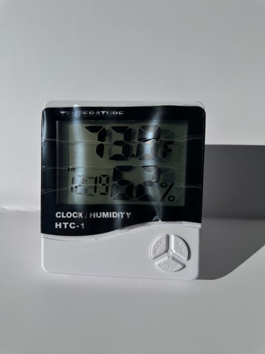Clock & Humidity Tracker